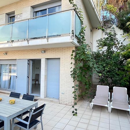 Appartamento Tranquil Duplex In Sitges, Barcelona,Sea Views, Parking, Terrace Esterno foto