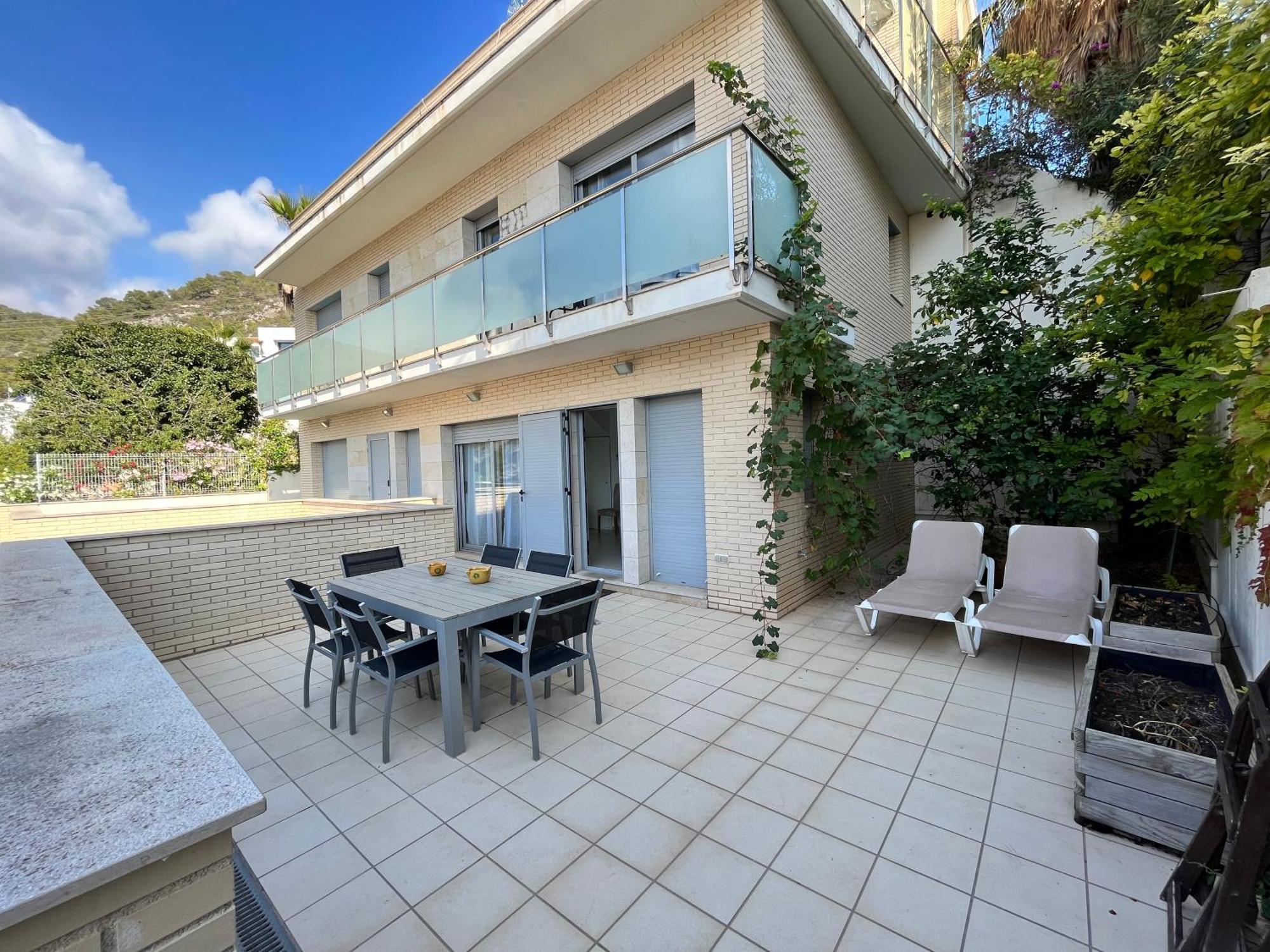 Appartamento Tranquil Duplex In Sitges, Barcelona,Sea Views, Parking, Terrace Esterno foto