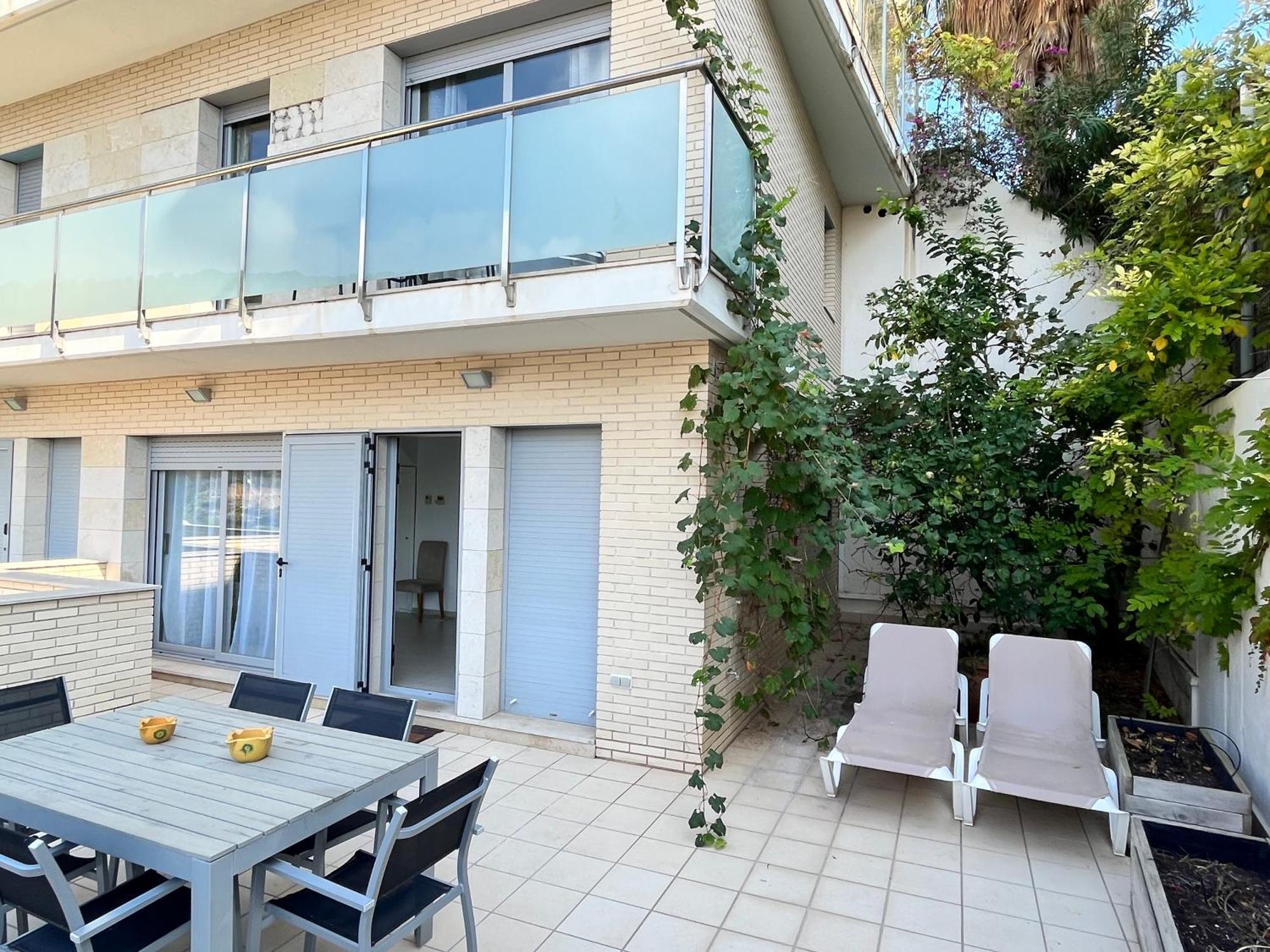 Appartamento Tranquil Duplex In Sitges, Barcelona,Sea Views, Parking, Terrace Esterno foto